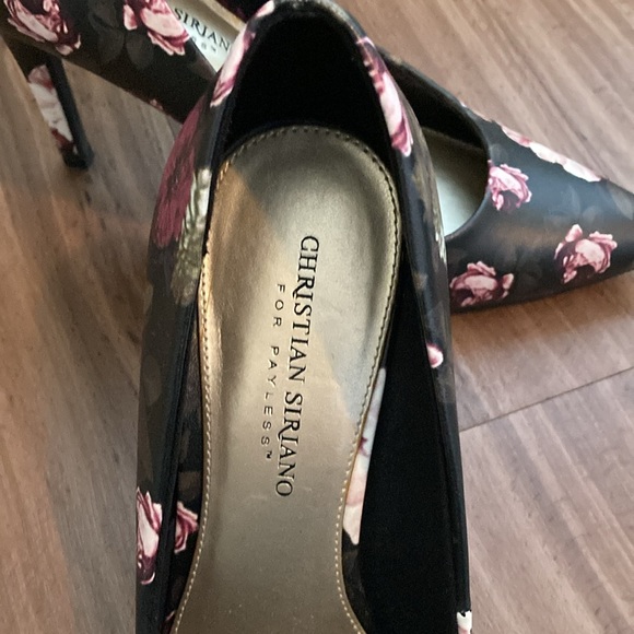 Floral Beauties - Picture 2 of 4